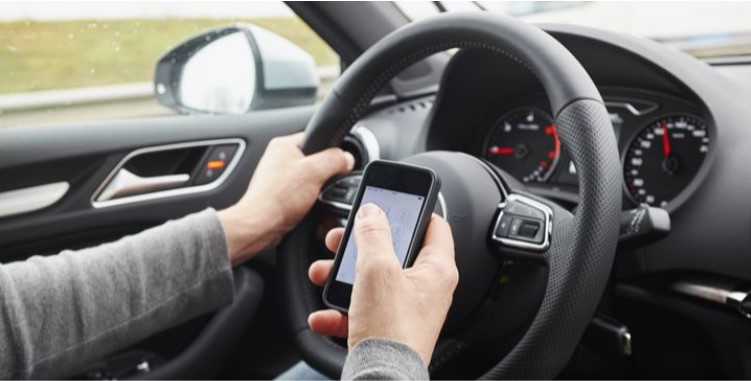 Phone usage laws while driving in California